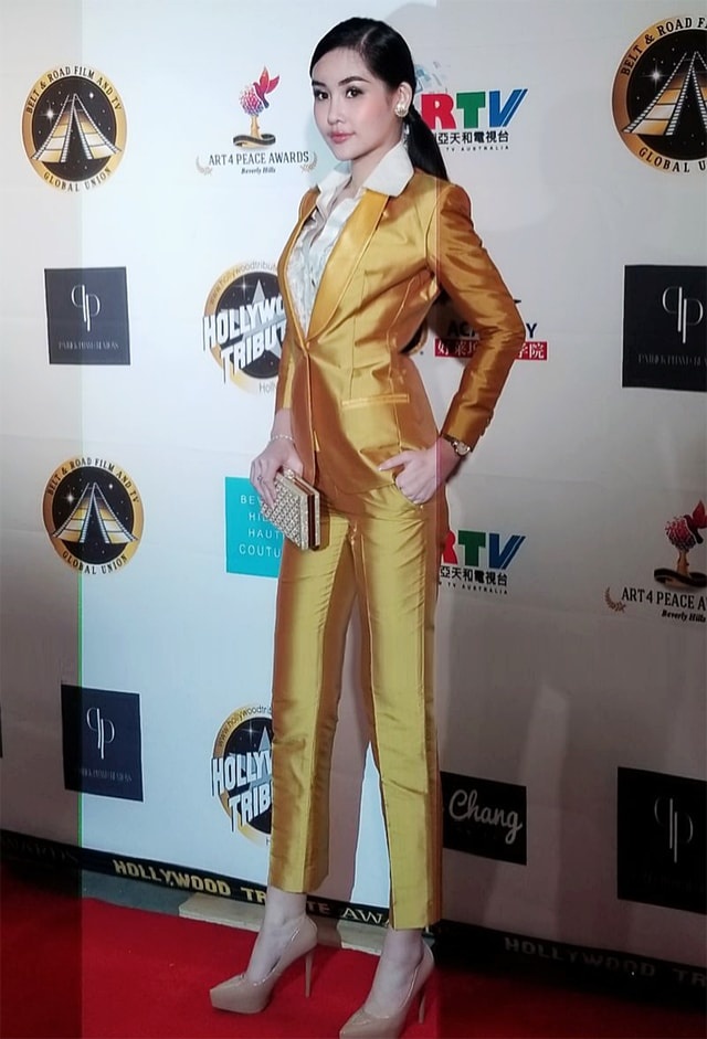 le au ngan anh mac do hieu van que anh 10