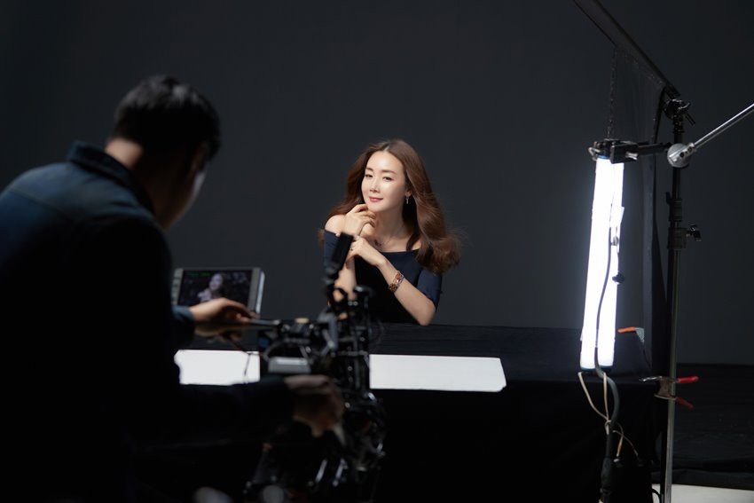 nhan sac choi ji woo trong hau truong quang cao anh 3