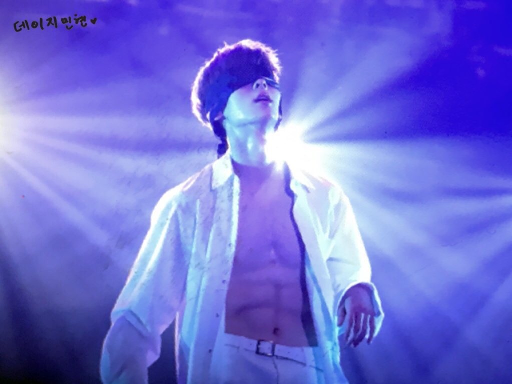 thanh vien wanna one khoe co bung gay sot anh 3