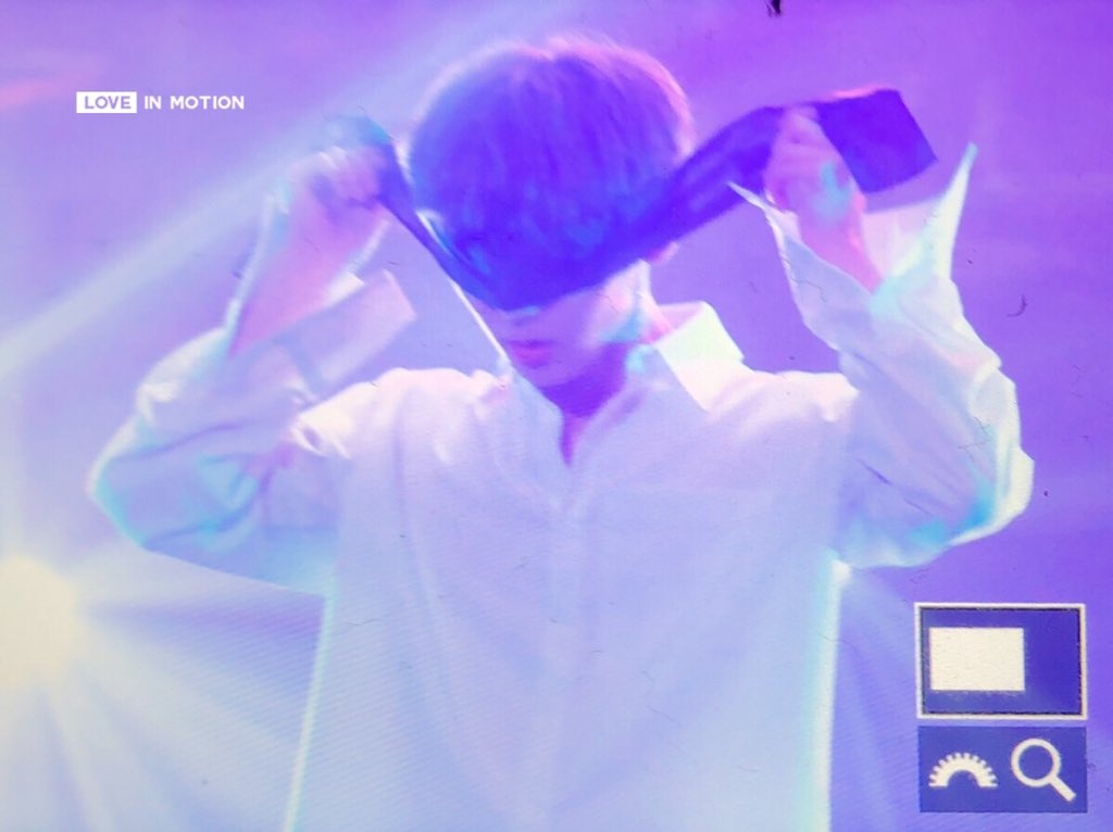 thanh vien wanna one khoe co bung gay sot anh 1