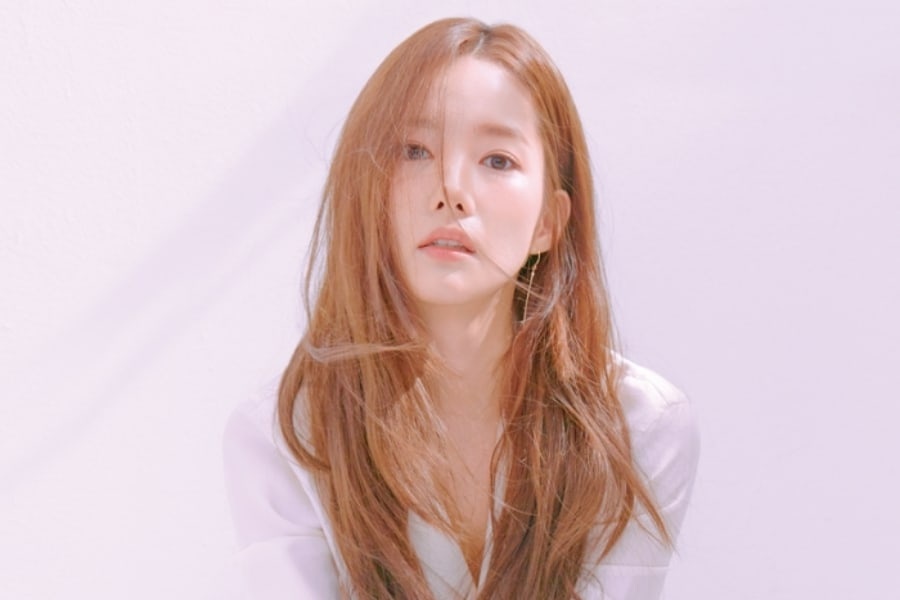 ban dien park min young anh 1