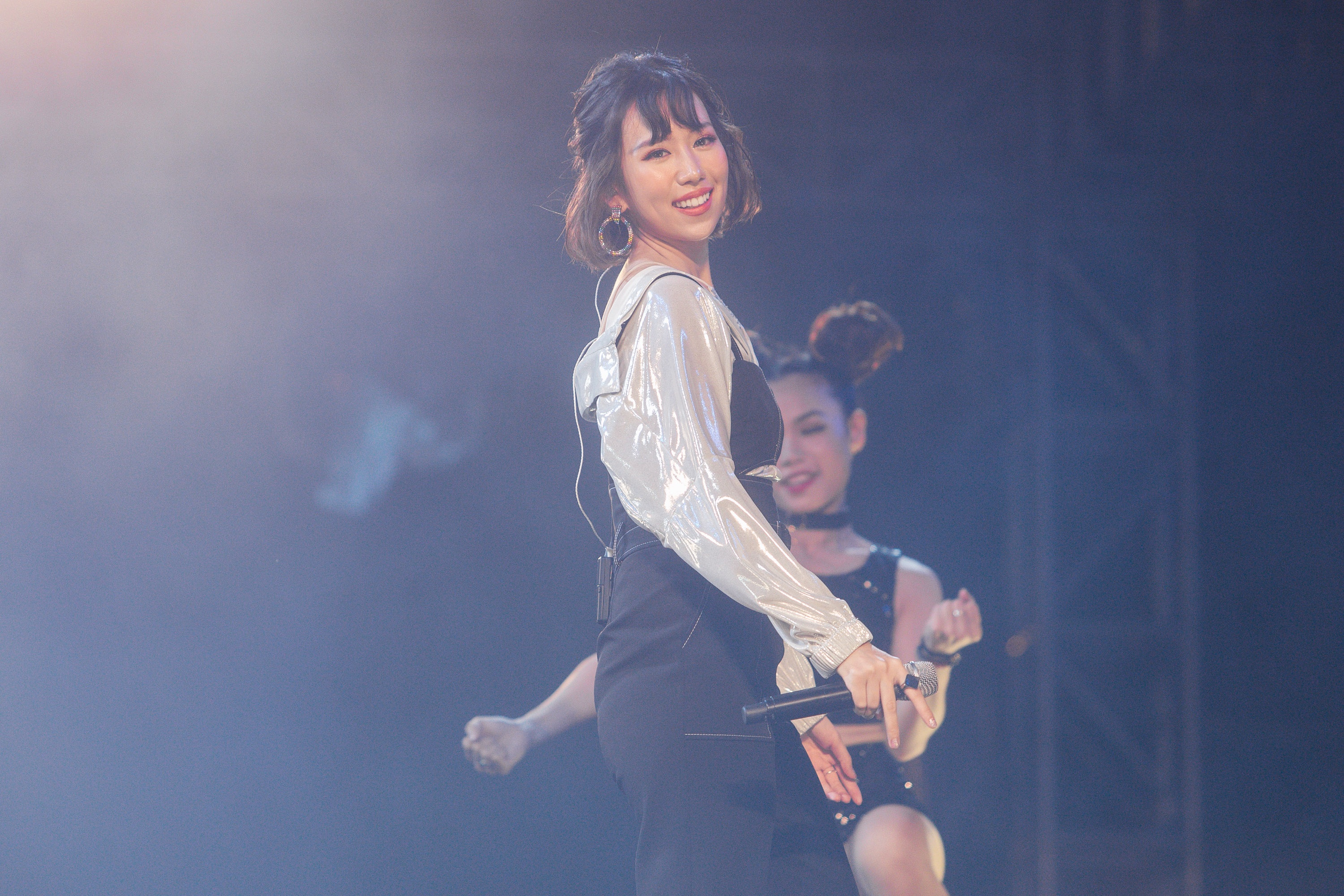 son tung toc tien dien o pho di bo anh 10