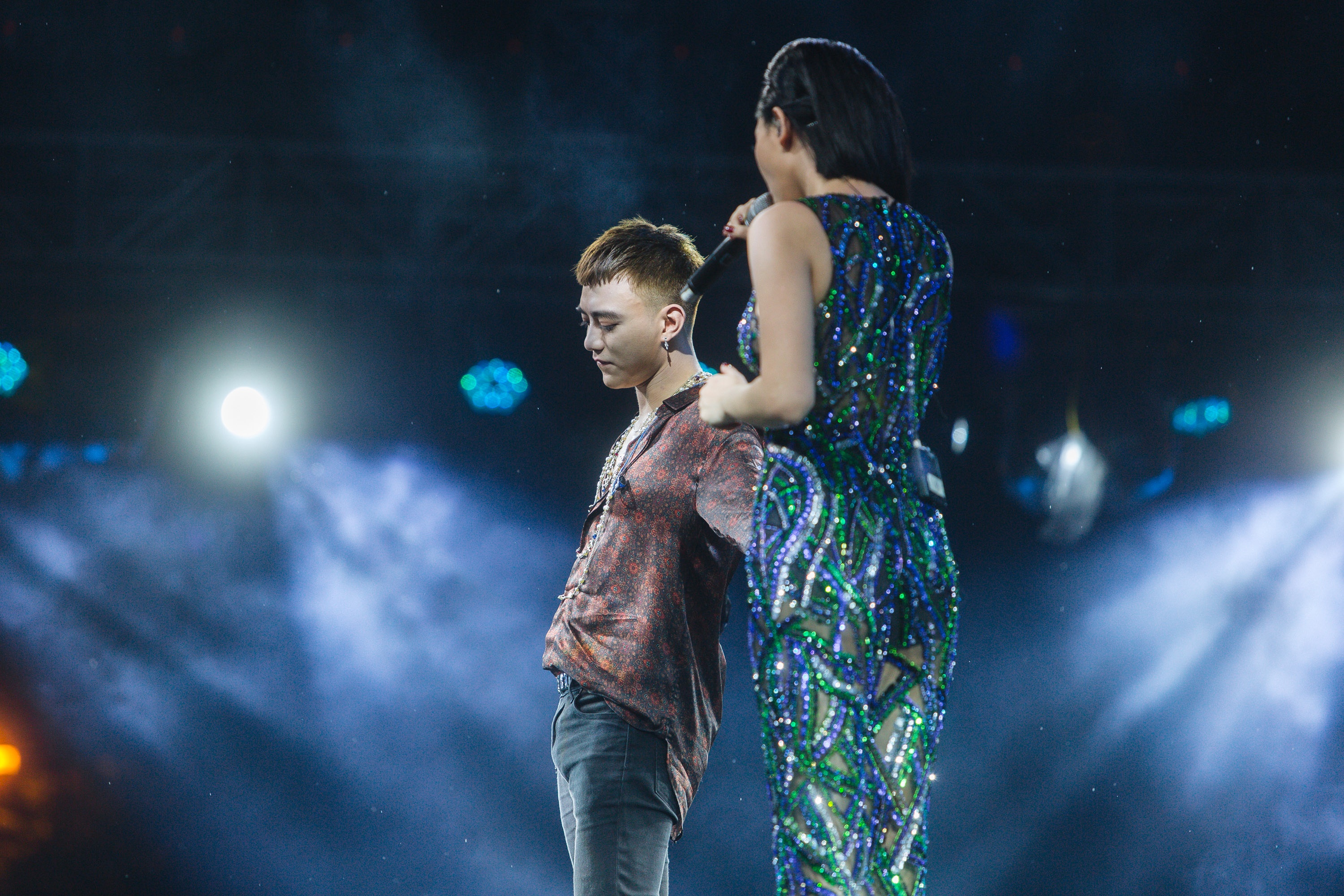 son tung toc tien dien o pho di bo anh 7