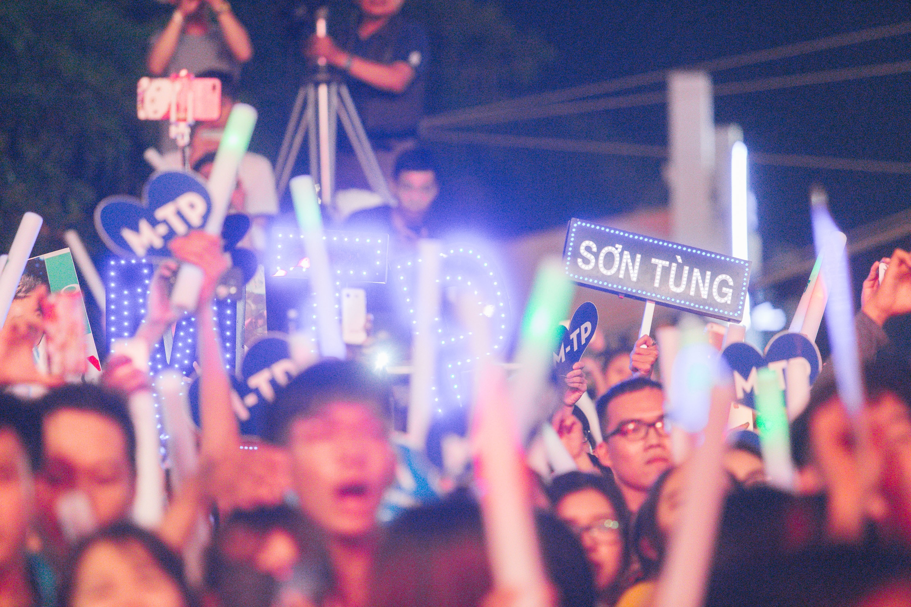 son tung toc tien dien o pho di bo anh 14