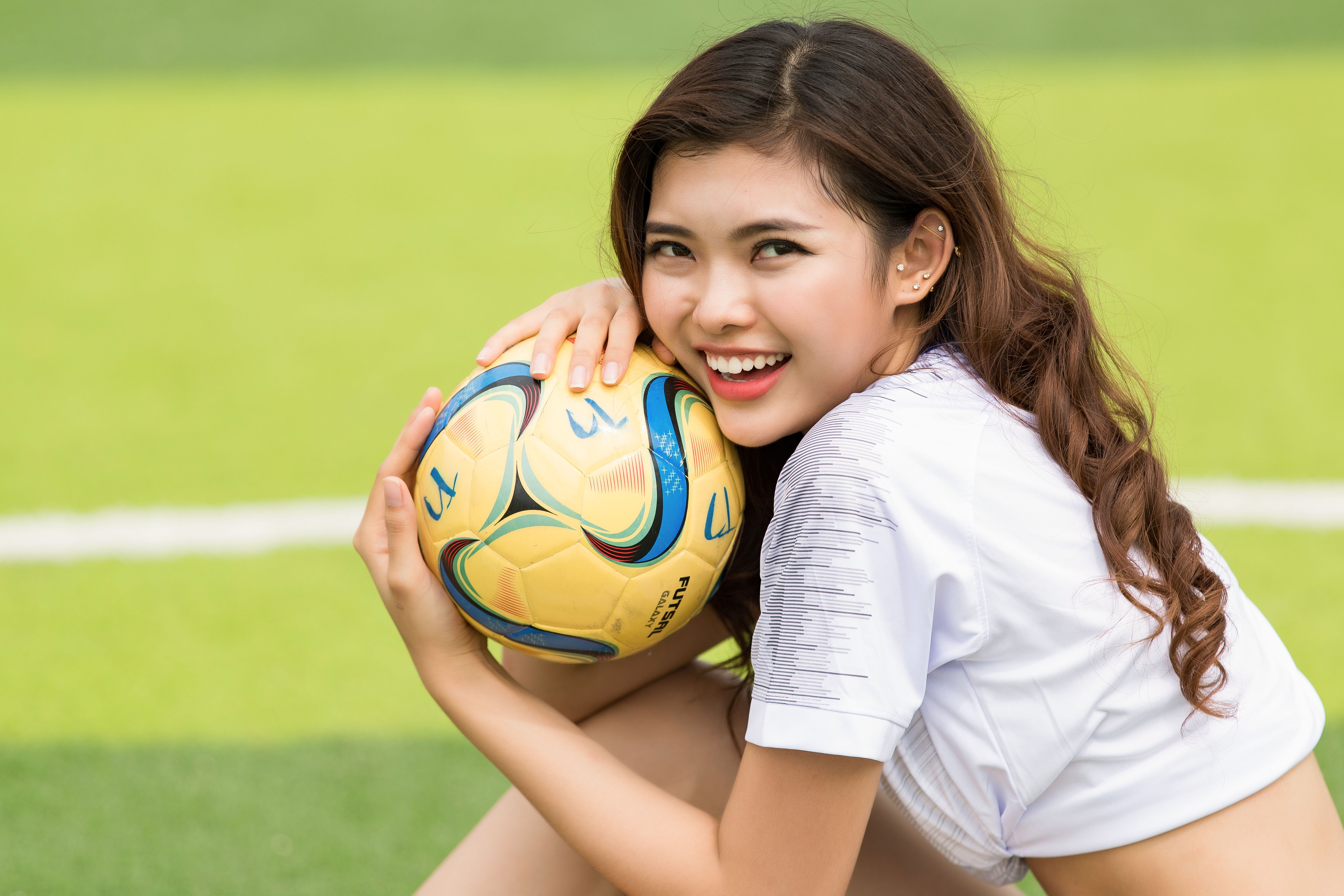 Thieu Lan The Face mac goi cam co vu doi tuyen Anh o World Cup 2018 hinh anh