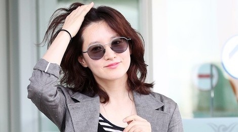 Lee Young Ae va hot boy 17 tuoi cua WANNA ONE thu hut chu y o san bay hinh anh