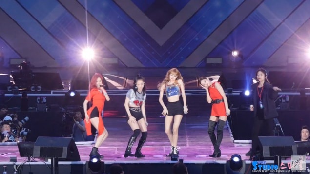 black pink bị ngăn lại khi đang diễn ảnh 1 black pink bi ngan lai khi dang dien anh 1