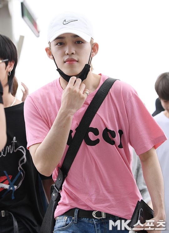 nhan sac sao han o san bay anh 9