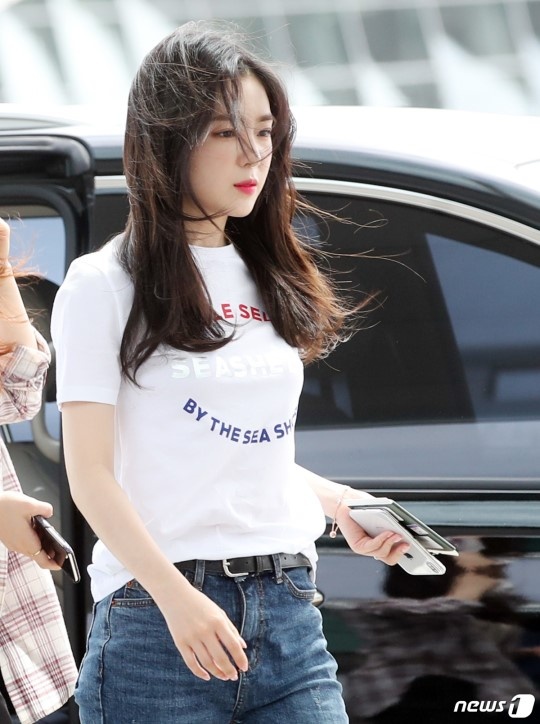 nhan sac sao han o san bay anh 2