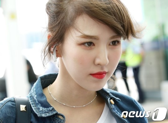 nhan sac sao han o san bay anh 1