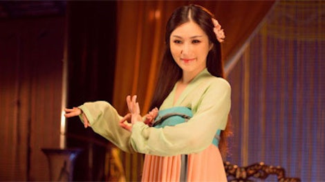 Huong Tram vuon len dan dau bang xep hang, Hoa Vinh theo sat quan quan hinh anh