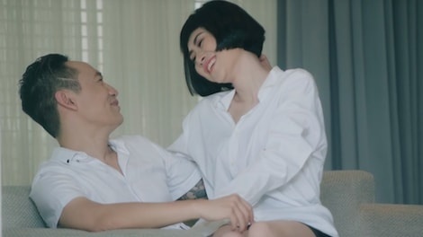 Duy Manh lat tay chieu tan 'gai tre' cua dan ong co vo trong MV moi hinh anh