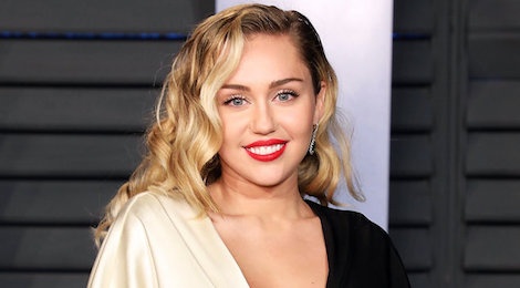 Miley Cyrus hoc Taylor Swift xoa sach Instagram, chuan bi ra album? hinh anh
