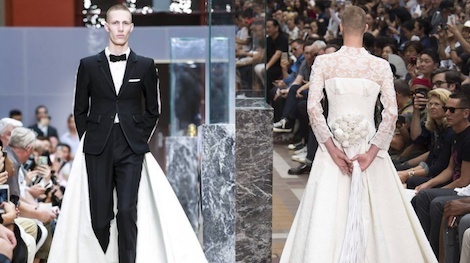 Mau trang phuc 'gioi tinh linh hoat' xuat hien tren san catwalk hinh anh