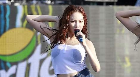 Man trinh dien tao bao cua Hyuna hinh anh
