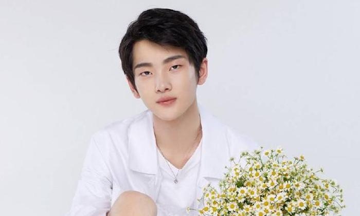 Thuc tap sinh nguoi Hoa tiet lo bi giam doc JYP danh dap hinh anh