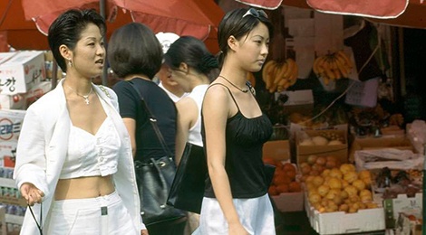 Street style sanh dieu cua gioi tre Han Quoc nam 1990 hinh anh