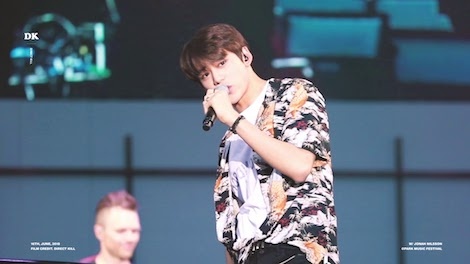 [Fancam] Coffee Break - NCT Lucas hinh anh