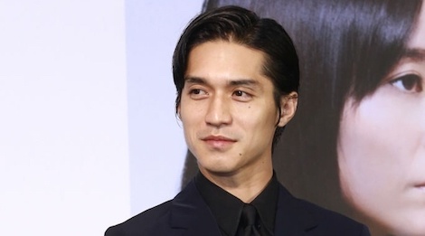 Tai tu hang dau Nhat lo anh giuong chieu voi phu nu co chong hinh anh