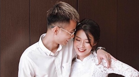 Chu nhan hit 'Yeu 5' to chuc le an hoi voi ban gai xinh dep hinh anh