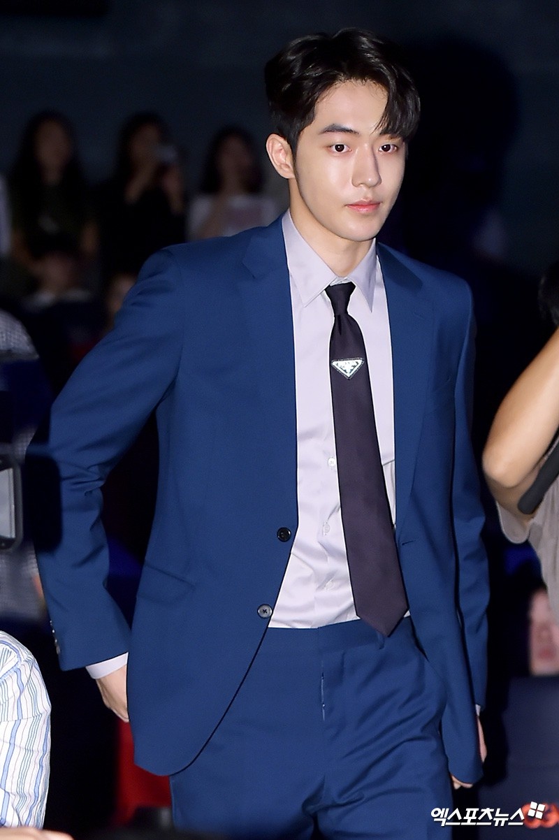 tai tu han mac vest anh 6