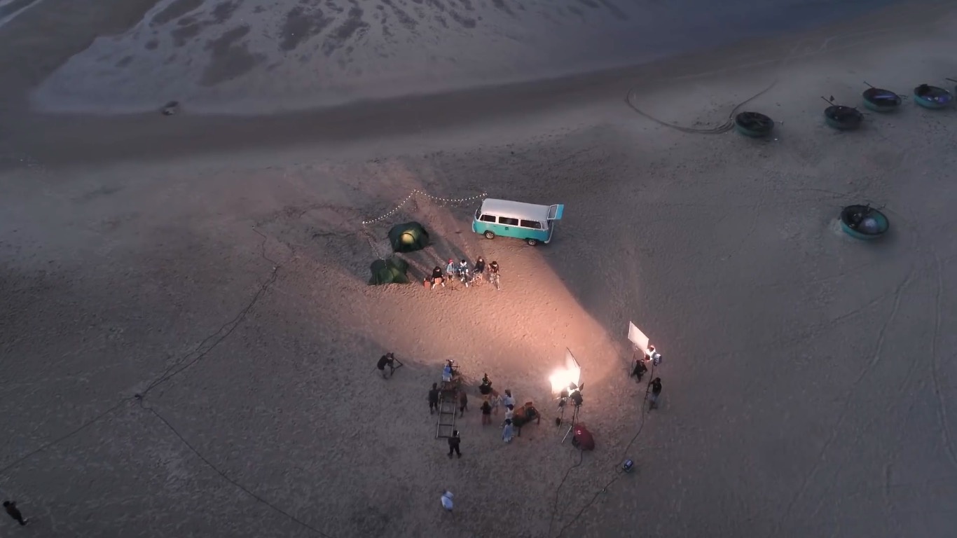 Den Lynk Lee Kimmese phat hanh rap acoustic anh 1