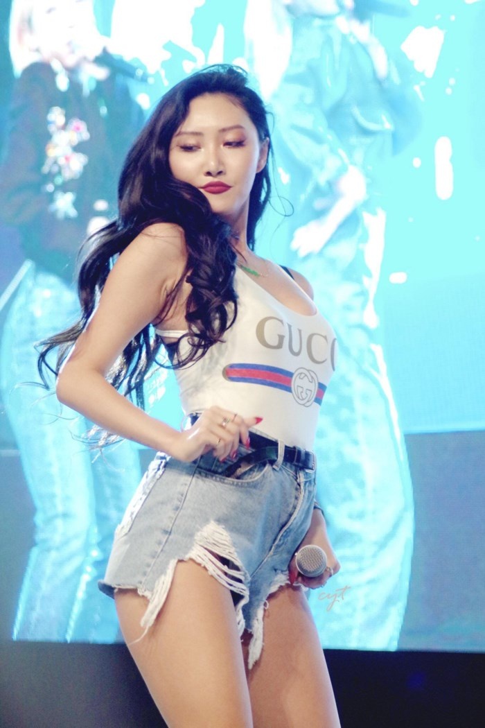 trang phuc goi cam cua hwasa mamamoo anh 7