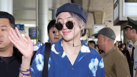 WINNER xuat hien chop nhoang o san bay, than thien chao fan Viet hinh anh