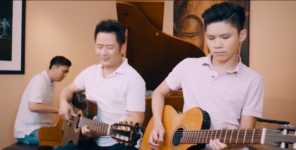 Con trai Bang Kieu dem dan cho bo cover hit 'Nguoi hay quen em di' hinh anh