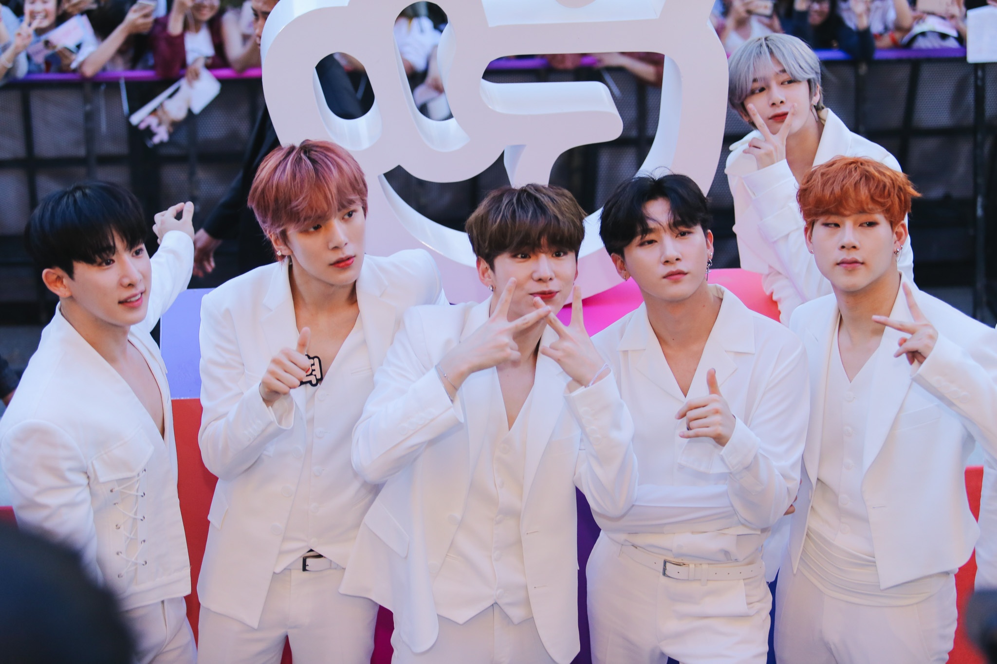 momoland monsta x ki tang fan viet anh 11