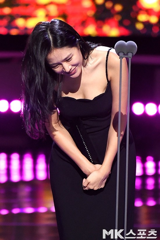 son ye jin goi cam o le trao giai truyen hinh anh 5