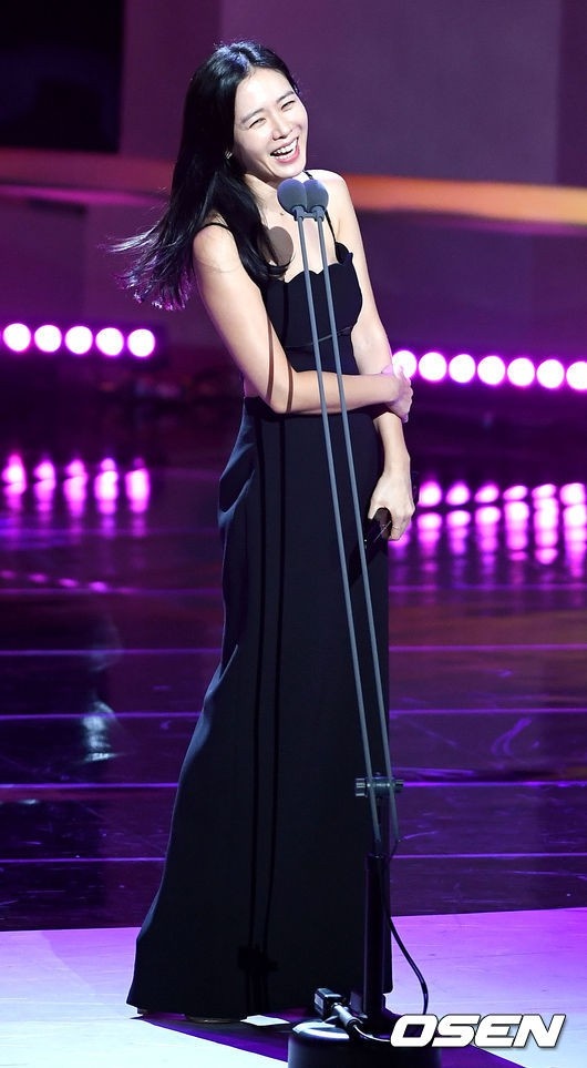 son ye jin goi cam o le trao giai truyen hinh anh 6