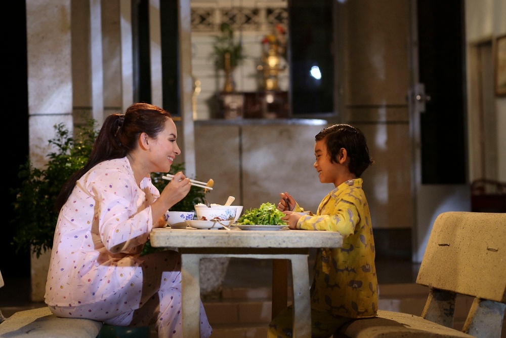 phi nhung ra mắt mv phận mồ côi ảnh 1 phi nhung ra mat mv phan mo coi anh 1