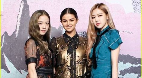 Selena Gomez do sac cung hai thanh vien Black Pink tai show thoi trang hinh anh
