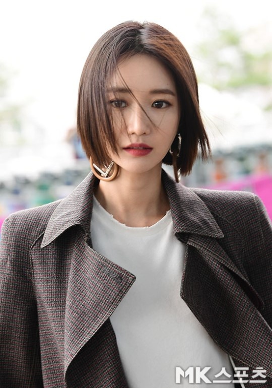 my nu han noi bat voi mai toc khac la anh 4