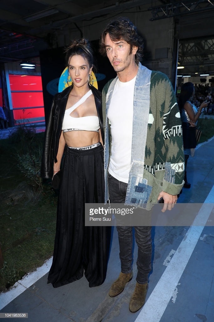 neymar va ban gai du paris fashion week anh 8