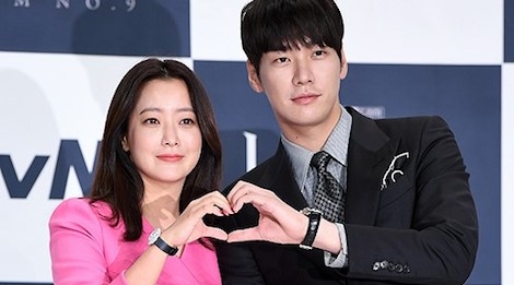 Kim Hee Sun tre trung va xinh dep, tinh tu voi dan em kem 10 tuoi hinh anh