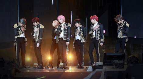 BTS trinh dien lan dau tai SVD My: Suc hut khien New York chao dao hinh anh
