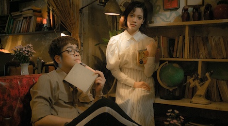 Bui Anh Tuan song ca cung em gai, khoc khi hat tang me hinh anh