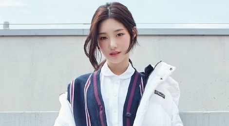 V (BTS) va cac sao Kpop kiet suc, chan thuong do lam viec qua tai hinh anh