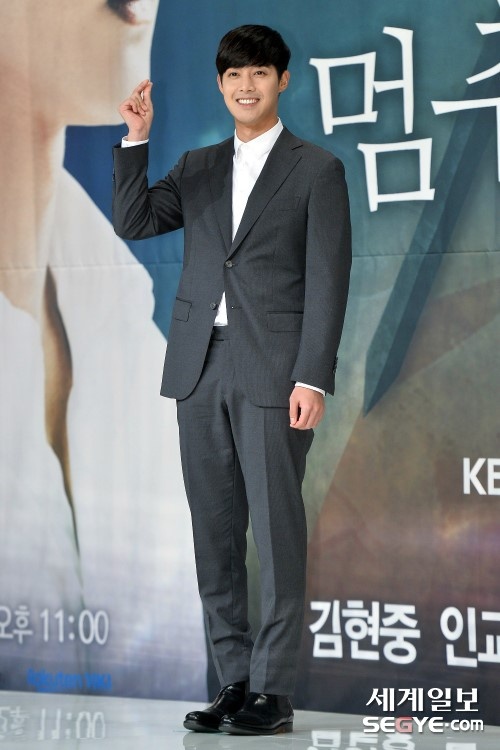 kim hyun joong tai xuat sau 4 nam scandal bao hanh anh 3
