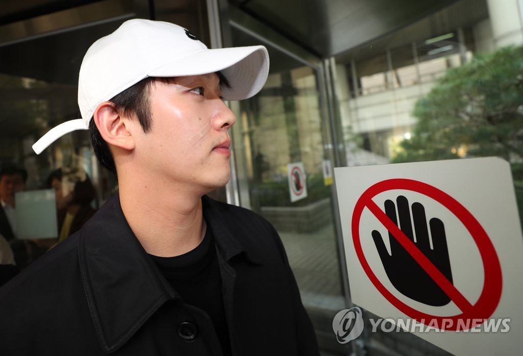 ban trai goo hara bi bat giu anh 2