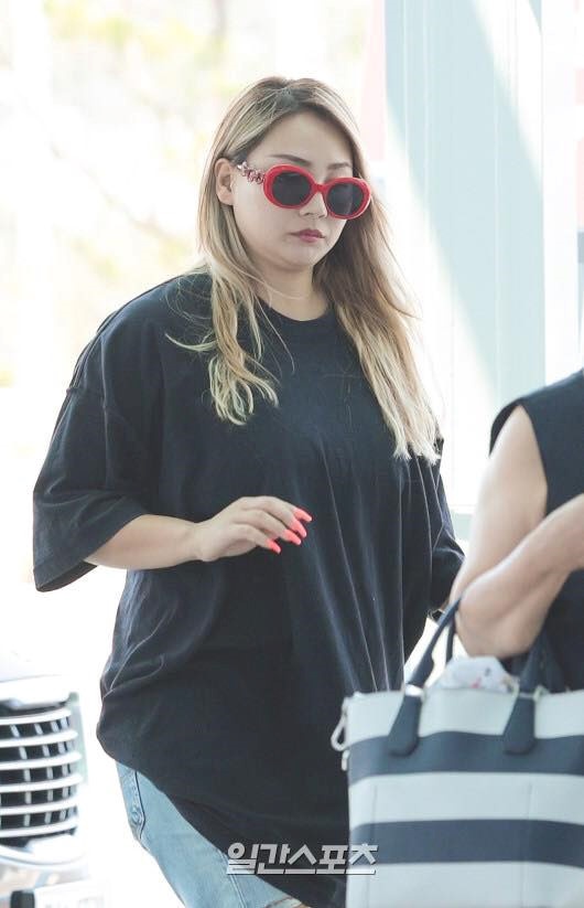 CL 2NE1 giam can anh 5