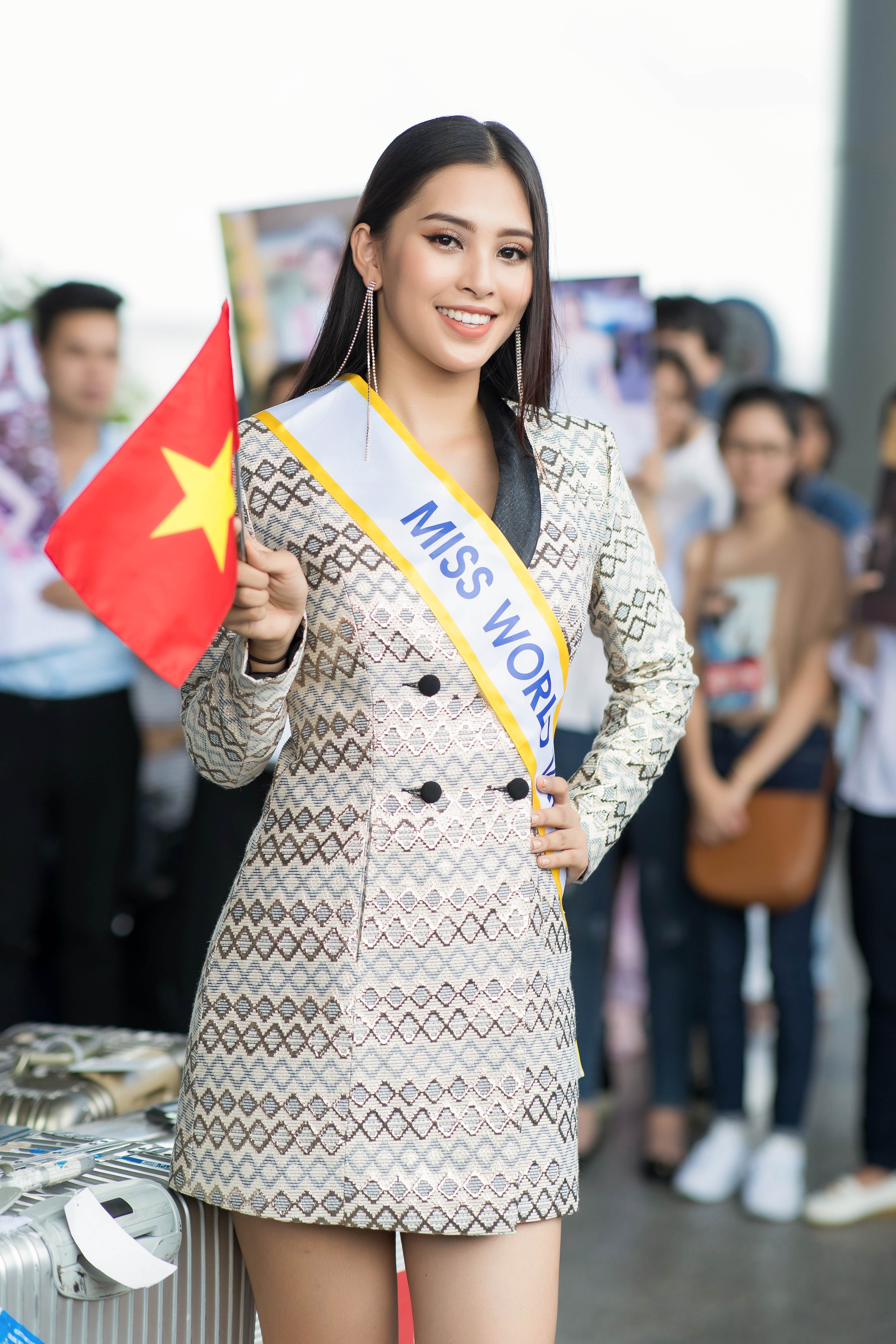 hoa hau tieu vy len duong thi miss world anh 5