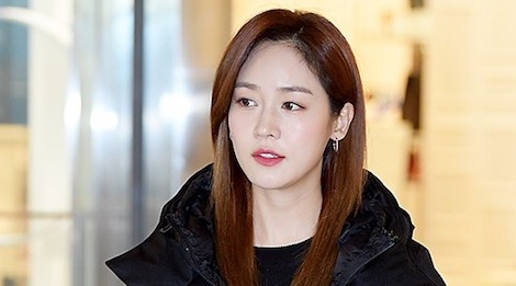 Cuu than tuong U40 van giu duoc nhan sac tuoi tre, mac do sanh dieu hinh anh