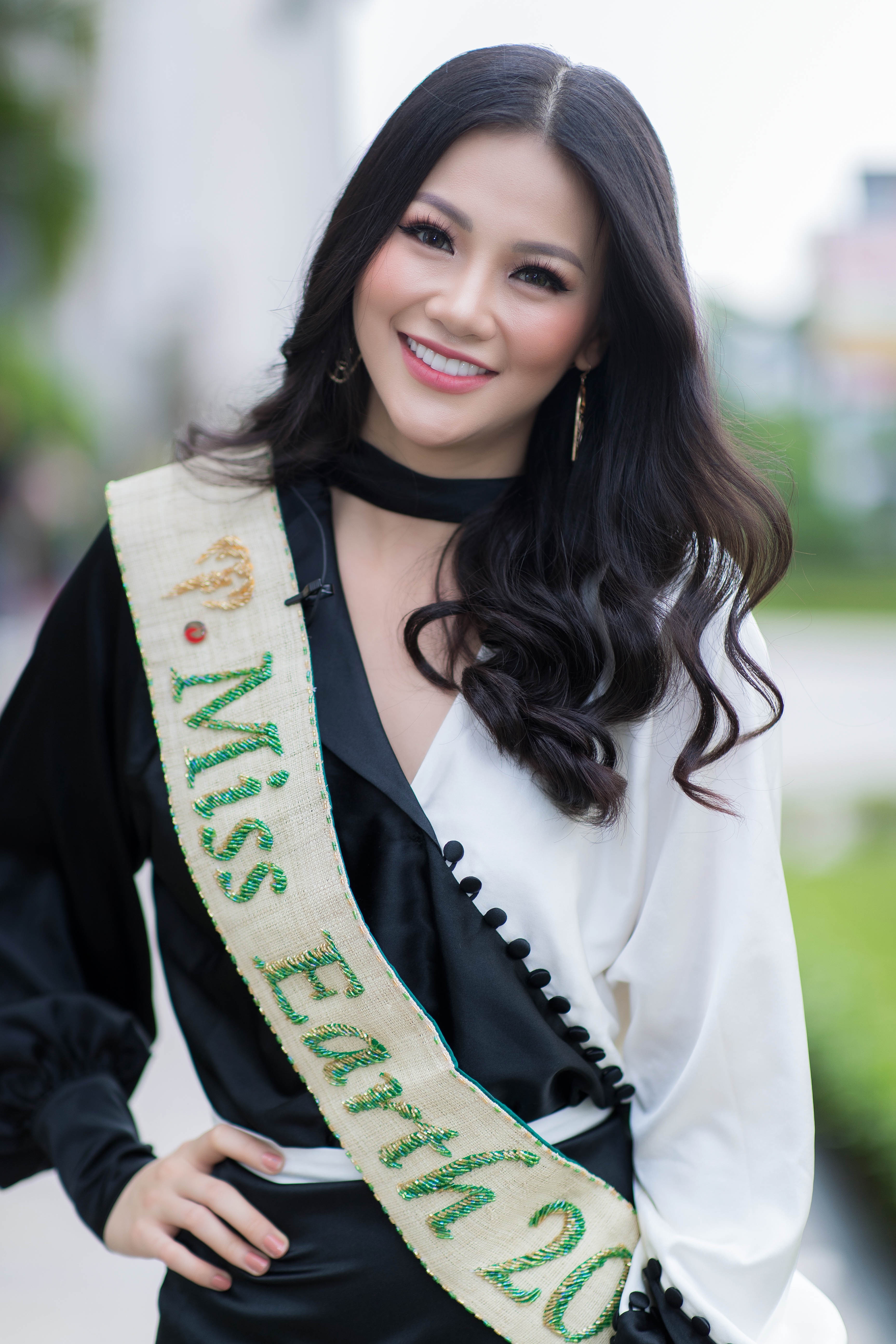 hoa hau trai dat phuong khanh giao luu doc gia zing anh 10