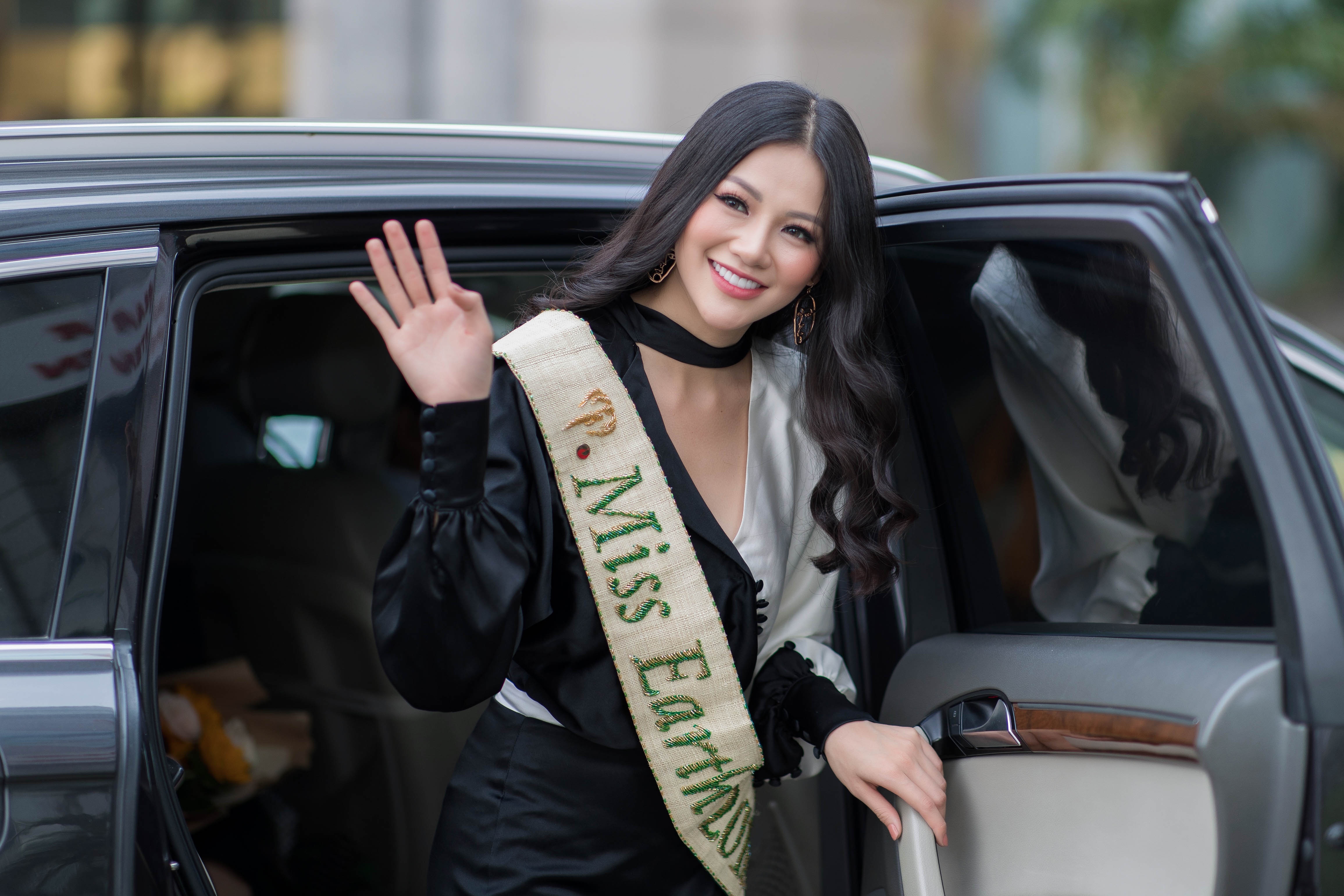 hoa hau trai dat phuong khanh giao luu doc gia zing anh 13