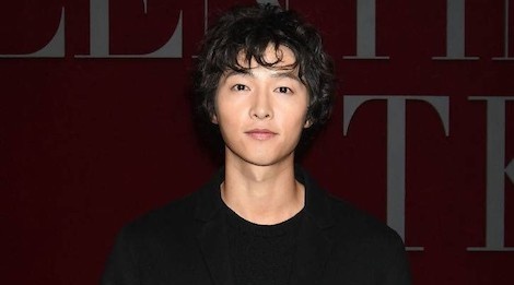 Song Joong Ki gay go, kem phong do tai su kien quy tu dan sao chau A hinh anh