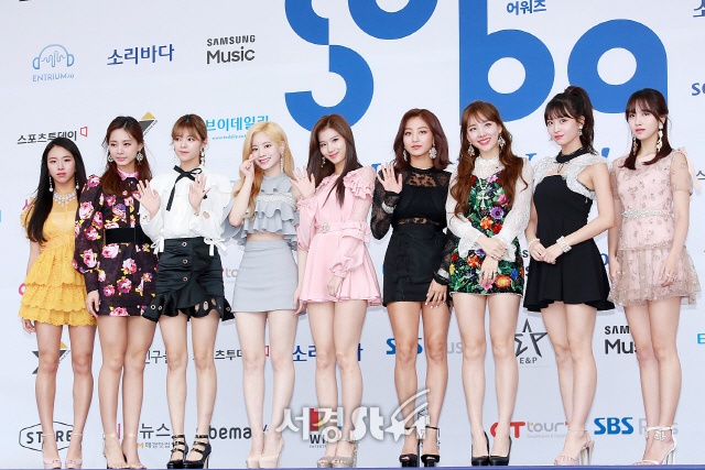 thoi trang tham do cua nhom twice anh 4