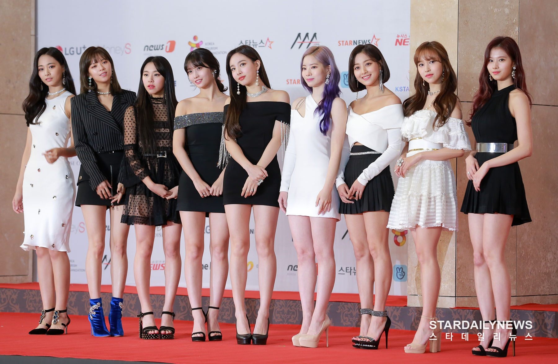 thoi trang tham do cua nhom twice anh 1